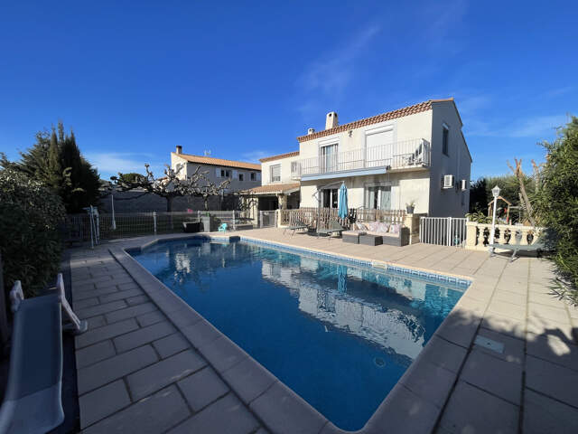 Villa avec piscine — photo du bien