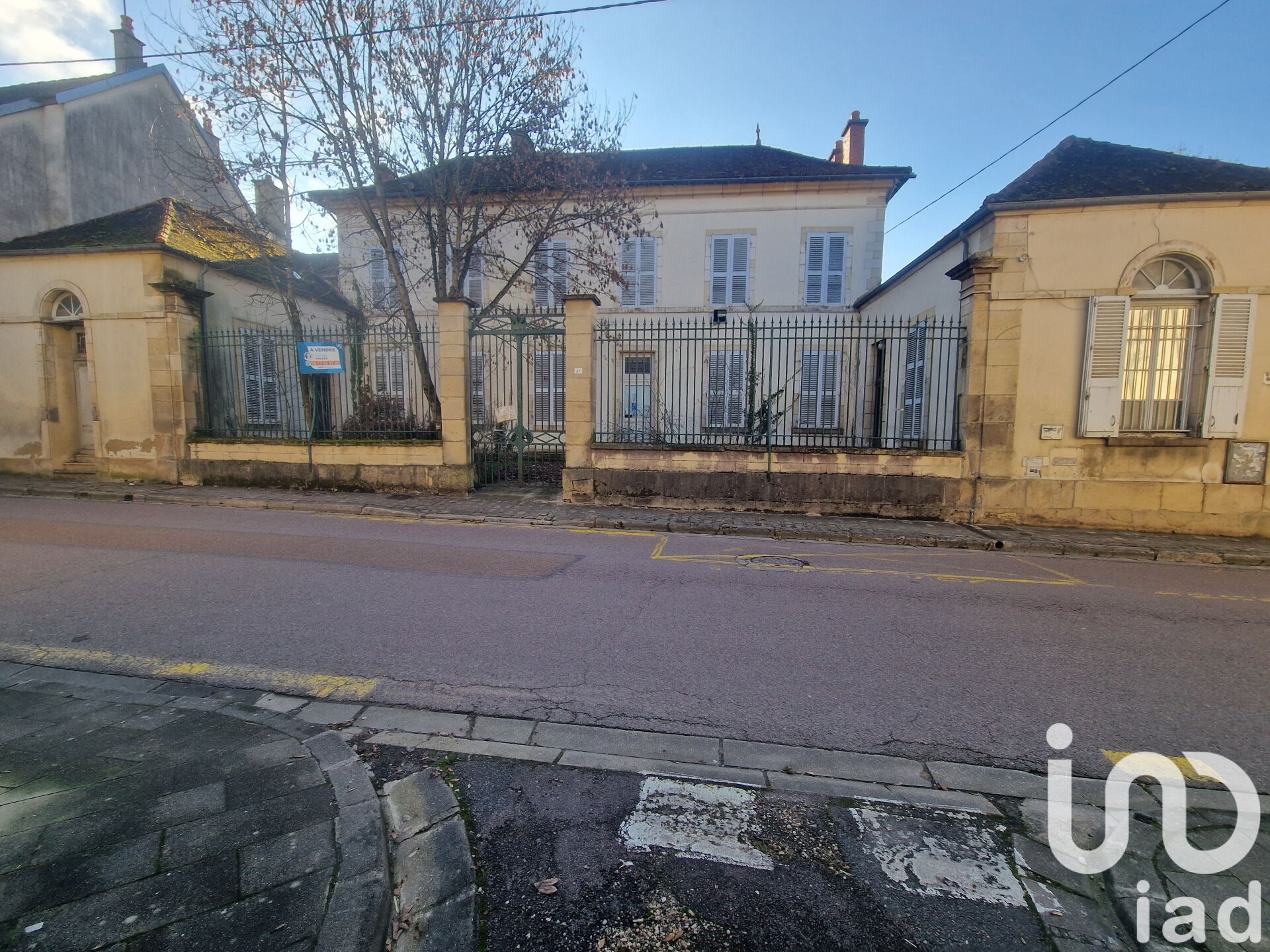 Ancy-Le-Franc - 280m² - 1p.