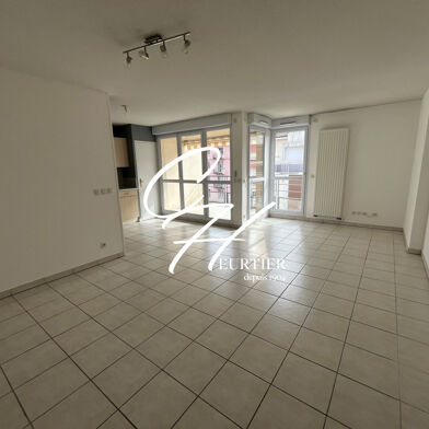 Appartement 3 pièces 925 €