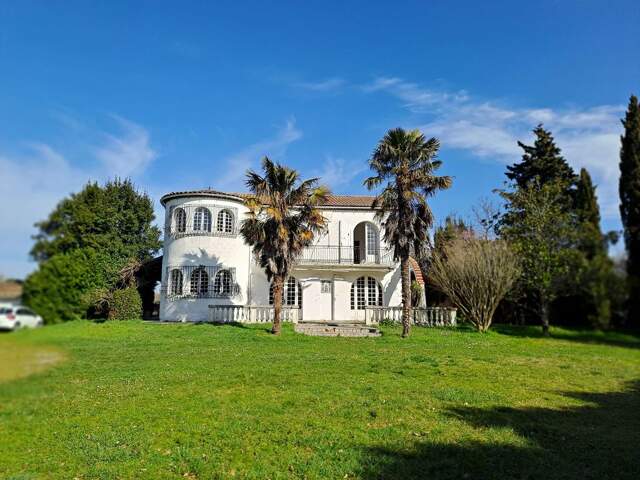 GRANDE MAISON STYLE  ANDALOUSE A RENOVER AVEC SON PARC — photo du bien