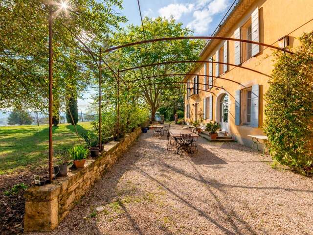 Exclusivité à Forcalquier, Propriété sur 2,4 hectares proche centre-ville — photo du bien