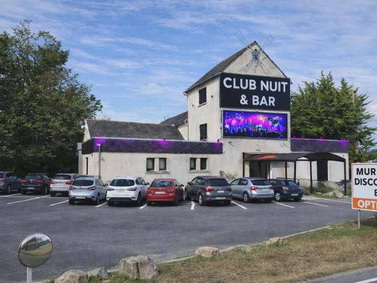   CLUB & BAR – MURS & FONDS – EMPLACEMENT N°1 – Forte visibilité — photo 1