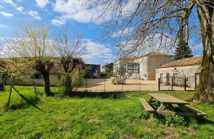CORPS DE FERME EN PIERRE A PENNE D'AGENAIS (47) — photo 2