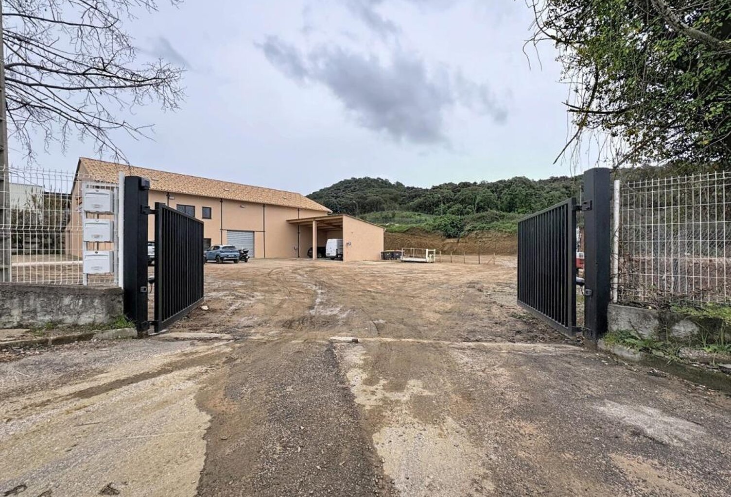 HANGAR SUARTELLO — photo 1