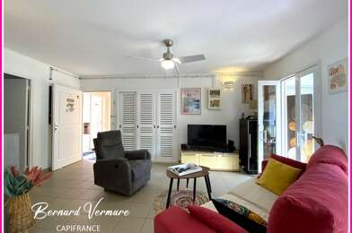 Appartement 3 pièces 218600 €