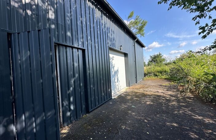 Dpt Saône et Loire (71), à vendre VITRY EN CHAROLLAIS Local commercial de 975m2 toitures et nombreux travaux suite sinistre grêle 06/2022 — photo 5