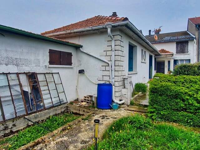 Ensemble immobilier de 220m² avec garage et jardin — photo du bien