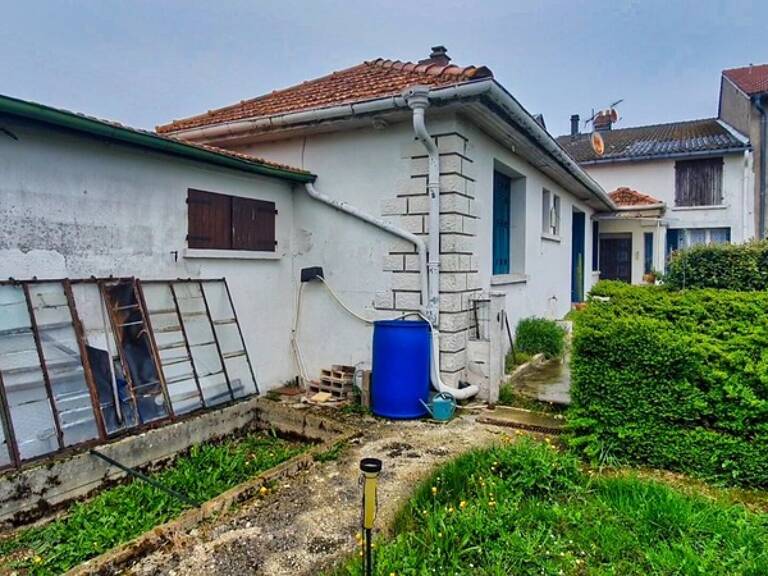 Ensemble immobilier de 220m² avec garage et jardin — photo 1