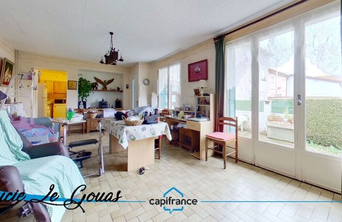 Ensemble immobilier de 220m² avec garage et jardin — photo 2