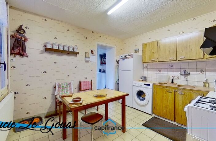 Ensemble immobilier de 220m² avec garage et jardin — photo 3
