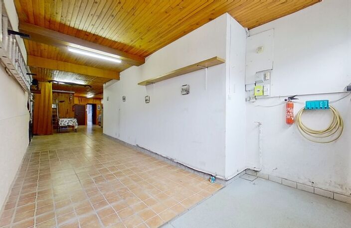 Ensemble immobilier de 220m² avec garage et jardin — photo 4