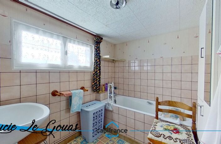Ensemble immobilier de 220m² avec garage et jardin — photo 5