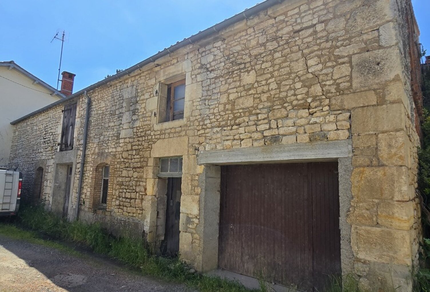 Immeuble à vendre FONTENAY LE COMTE (85) — photo 1