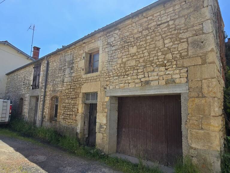 Immeuble à vendre FONTENAY LE COMTE (85) — photo 1