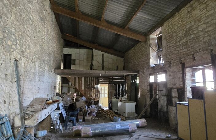Immeuble à vendre FONTENAY LE COMTE (85) — photo 2