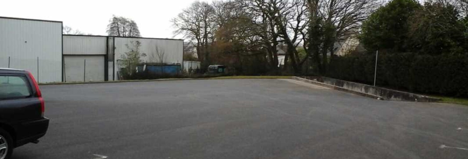 Local industriel  1130 m² à louer à Gouesnou (29850)