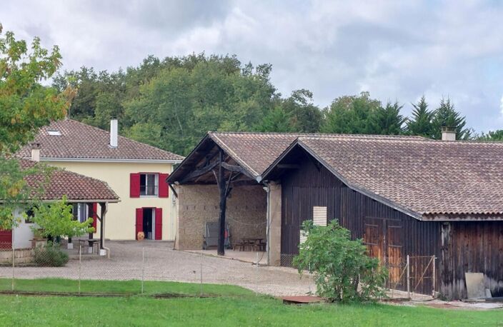 Ensemble immobilier  Grateloup Saint Gayrand : Maison 8 pièce(s) 303 m2 + Appartement T2  indépendant+ Dépendances — photo 2