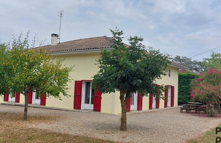 Ensemble immobilier  Grateloup Saint Gayrand : Maison 8 pièce(s) 303 m2 + Appartement T2  indépendant+ Dépendances — photo 4