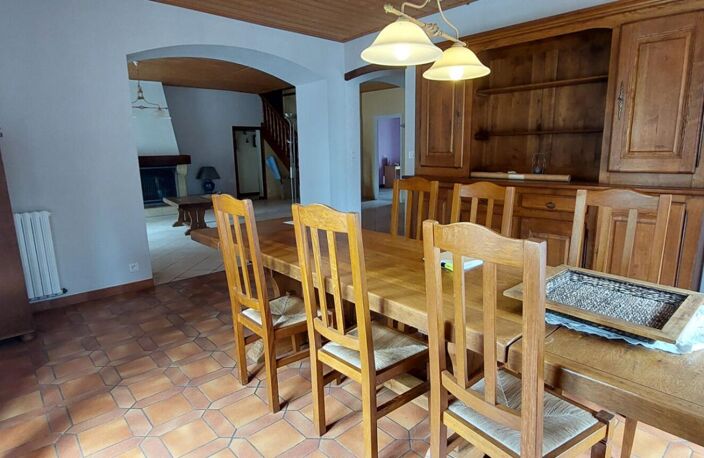 Ensemble immobilier  Grateloup Saint Gayrand : Maison 8 pièce(s) 303 m2 + Appartement T2  indépendant+ Dépendances — photo 5