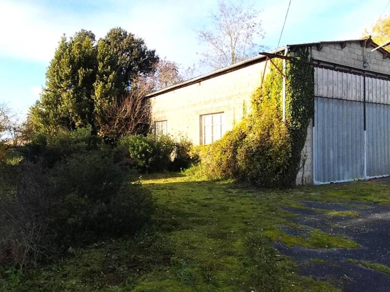 Garage   — photo 1