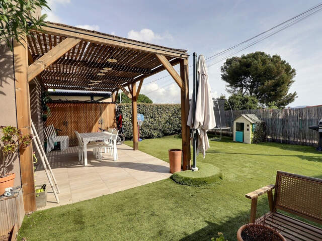 A La Ciotat proche commerces et écoles, maison T4 de 83m2 mi — photo du bien