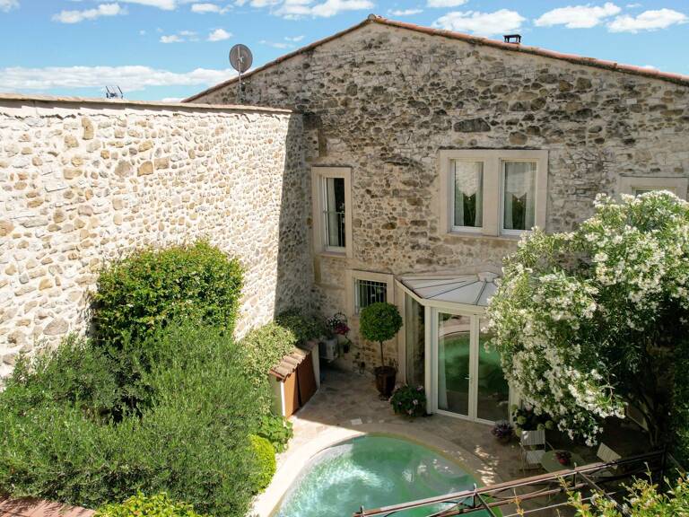 Superbe maison en pierre avec piscine dans un village avec comme — photo 1