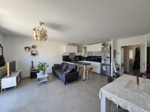 A VENDRE UN APPARTEMENT T3 RDC A LA COURONNE PROCHE CENTRE — photo du bien