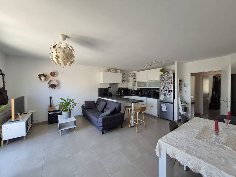 A VENDRE UN APPARTEMENT T3 RDC A LA COURONNE PROCHE CENTRE — photo 1