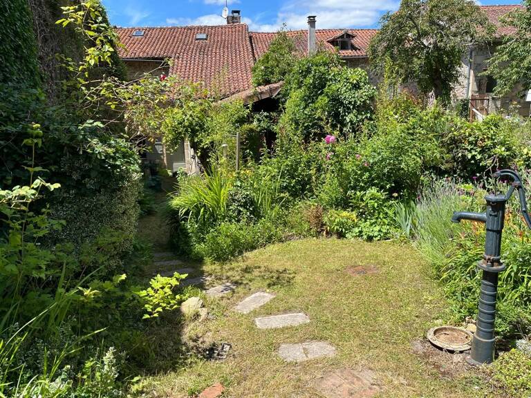 Maison de village chaleureuse avec jardin privé — photo 1