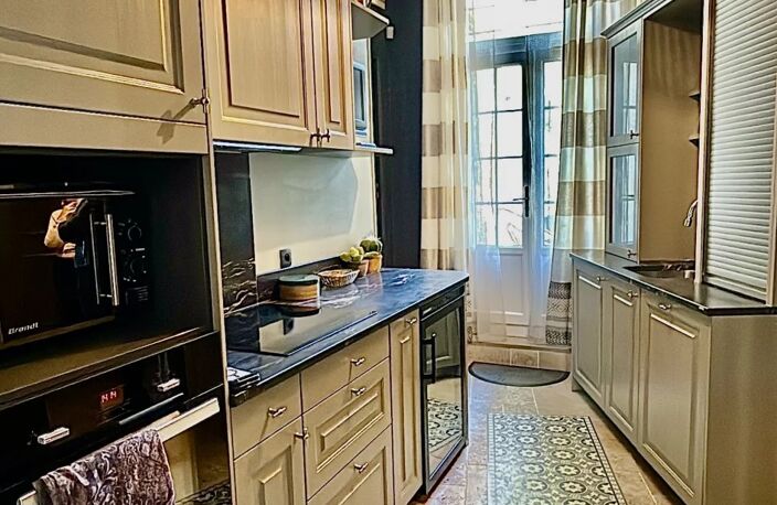 À VENDRE – SUPERBE APPARTEMENT RDCde 73m² AVEC TERRASSE ET JARDIN – EMPLACEMENT EXCEPTIONNEL — photo 2