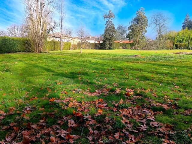 Terrain constructible — photo du bien