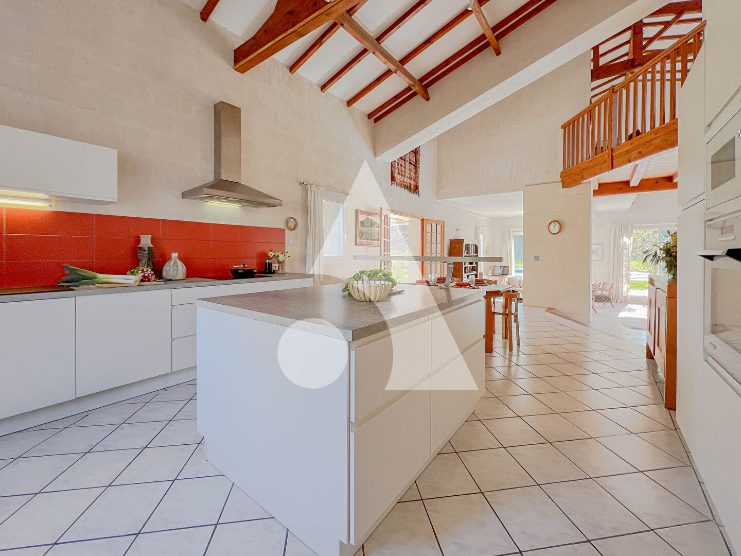 Villa / Maison  T10 à vendre Saintes 17100