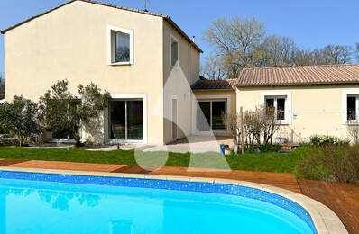 Maison Saintes 10 pièces 262 m2 — photo du bien