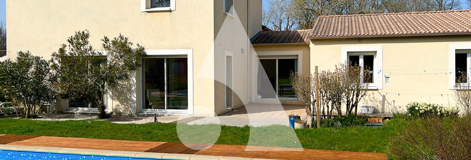 Maison 10 Pièces 262 m² à vendre à Saintes (17100)