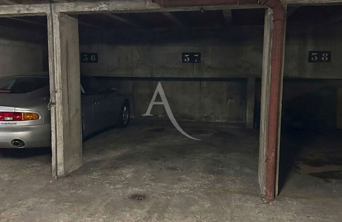 PLACE DE PARKING EN SOUS-SOL SECTEUR BÉCON ! — photo 2