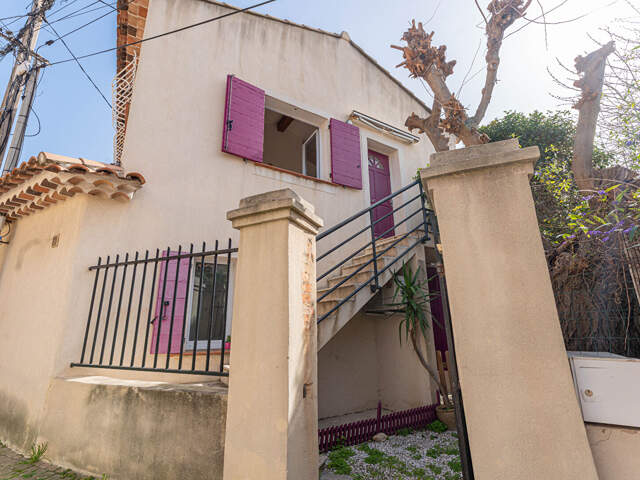 A VENDRE HAUT DE VILLA _  APPARTEMENT TYPE T3 AVEC TERRASSE CENTRE SAUSSET LES PINS — photo du bien