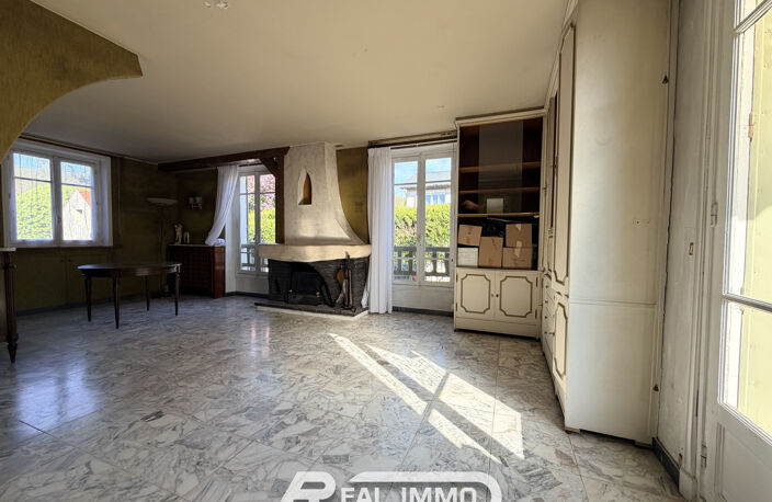 MAISON ANCIENNE AVEC GARAGE ET JARDIN — photo 2