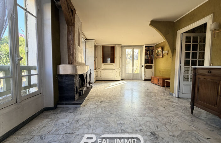 MAISON ANCIENNE AVEC GARAGE ET JARDIN — photo 4