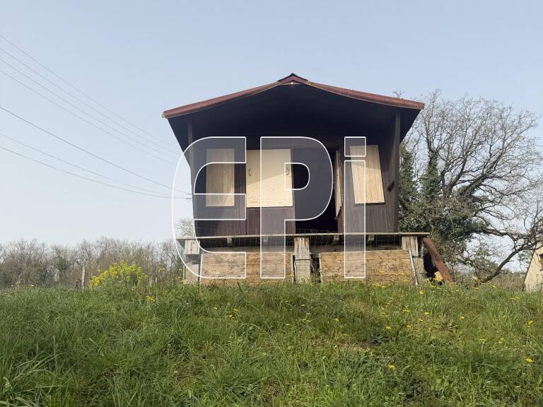 Réf : 8134 <br>Le terrain de 510 m² comprend un cabanon de jar — photo 1