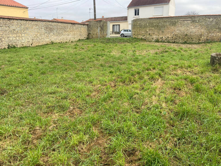 LUCON COEUR DE VILLE AVEC TOUTES LES COMMODITES A PIED RARISSIME TERRAIN A BATIR 560M² HORS LOTISSEMENT — photo 1