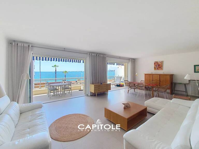 Juan les Pins : Face Mer, superbe appartement 5 pièces traversan — photo 1