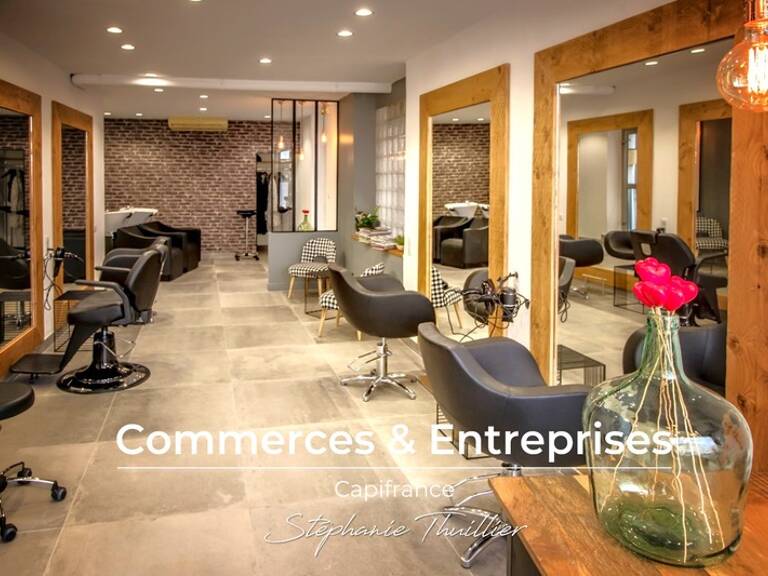 Fonds de commerce Salon de coiffure mixte à céder à TRETS (13) — photo 1