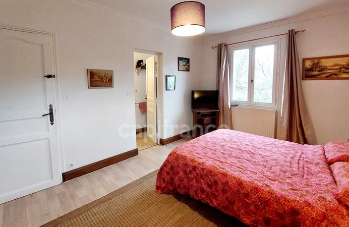 Maison 222m², 8 pièces, 6 chambres, gîte, studio, chambre d'hôte, piscine, terrrain 2737m² à LE BUISSON DE CADOUIN (24) — photo 4