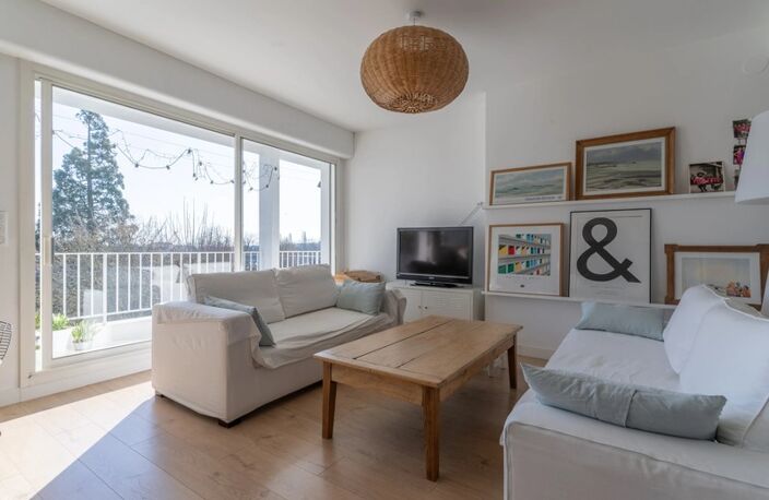 GARCHES (92) - Appartement - 89m² rénové - Dernier étage - Loggia — photo 2