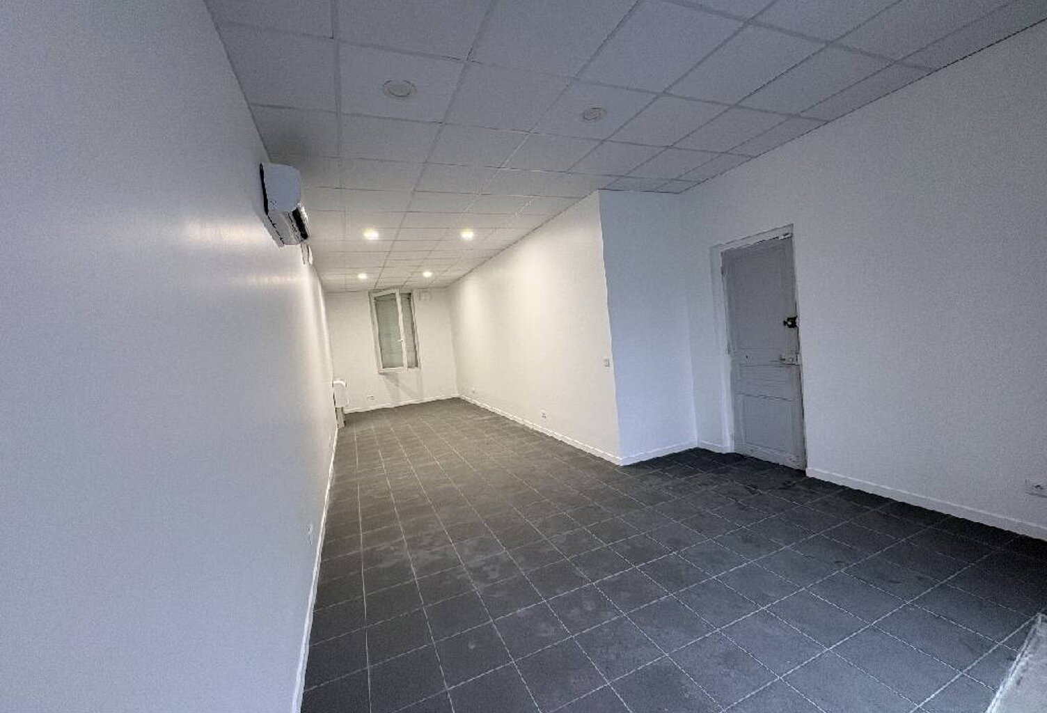 Location commerce 1 pièce 37 m² à Argenteuil (95100) — photo 1