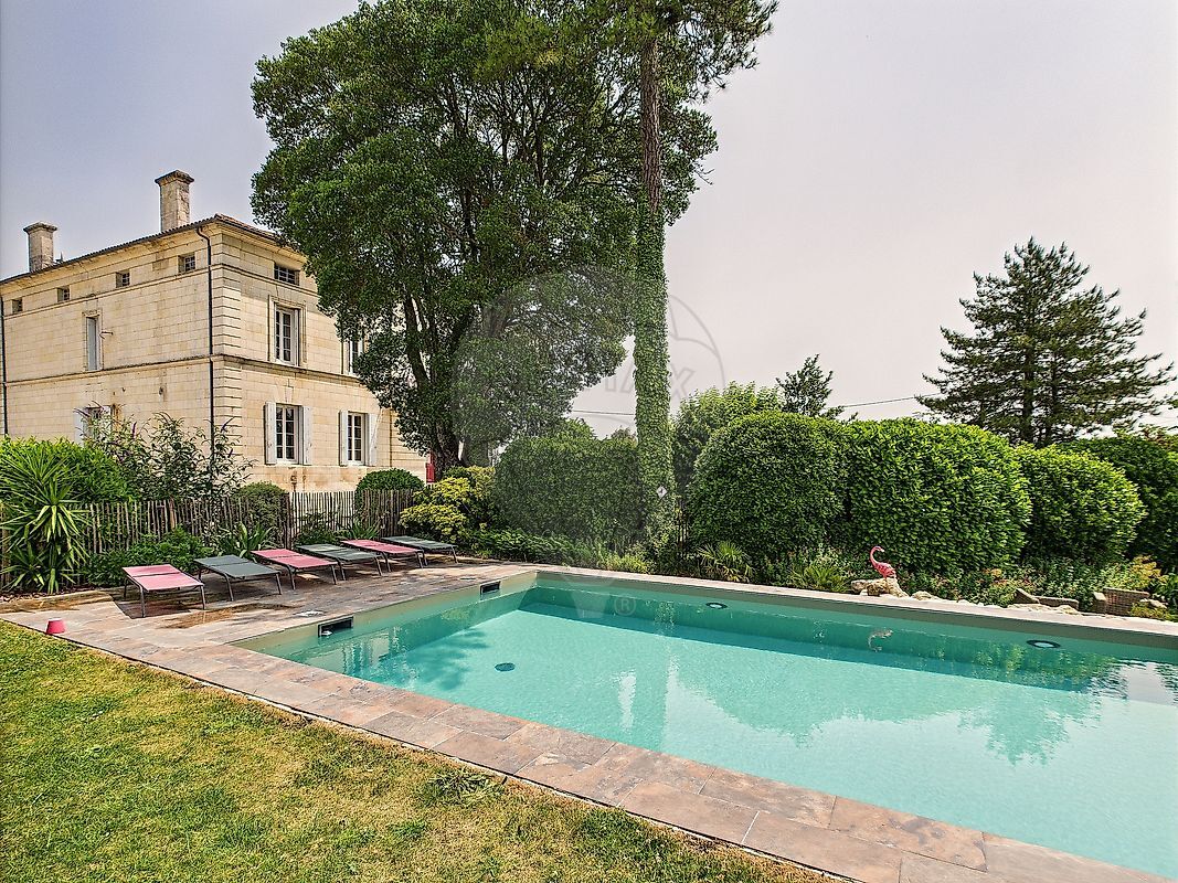 Villa / Maison  T11 à vendre Lorignac 17240