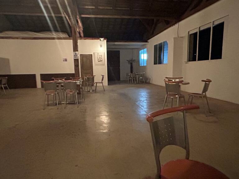 Local commercial — photo 1