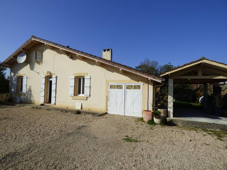Maison de village, 140 m², 4 chambres, terrain de 2 265 m² — photo 1