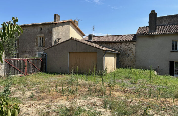 ENSEMBLE IMMOBILIER CENTRE BOURG, POSSIBILITÉS DE 3 LOGEMENTS !! — photo 2