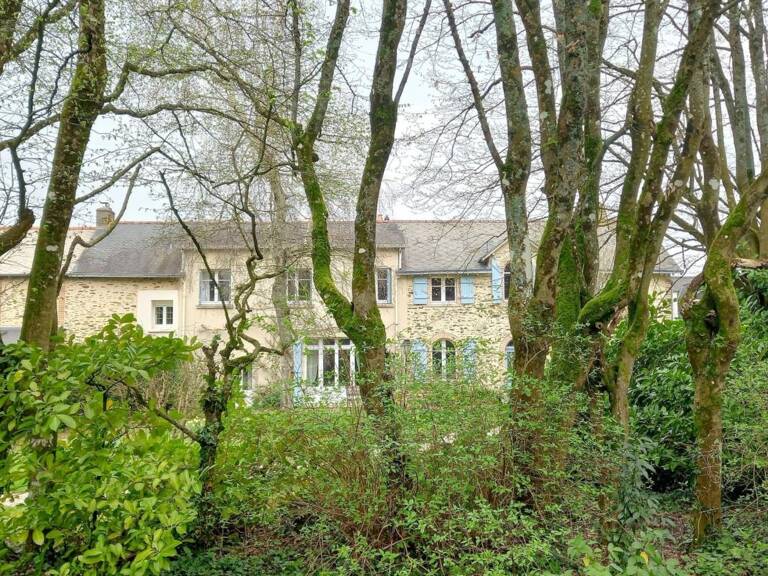 Maison de caractère 180m² – 1,35 hectare de nature aux portes de Laval (Bonchamp) — photo 1